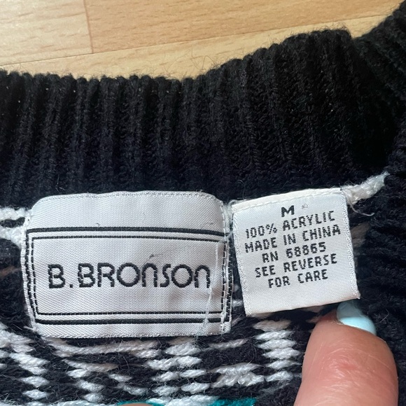 B. Bronson vintage women’s sweater - Picture 2 of 2